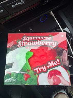 Squeeeeze strawberry